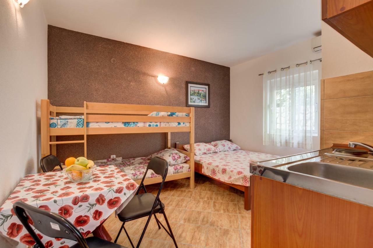 Studios Nikezic Utjeha Luaran gambar