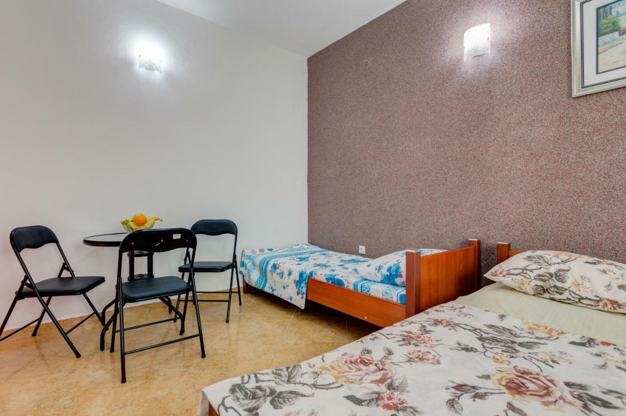 Studios Nikezic Utjeha Luaran gambar
